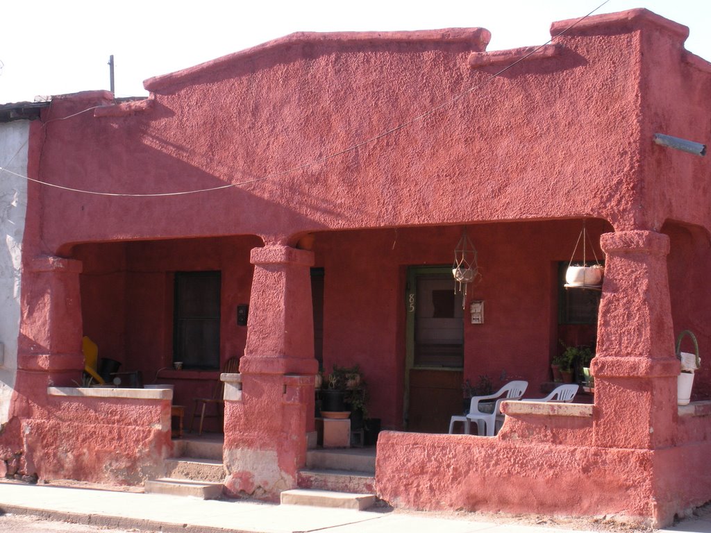 Maison rouge à piliers, Barrio Viejo, Tucson, AZ, Тусон
