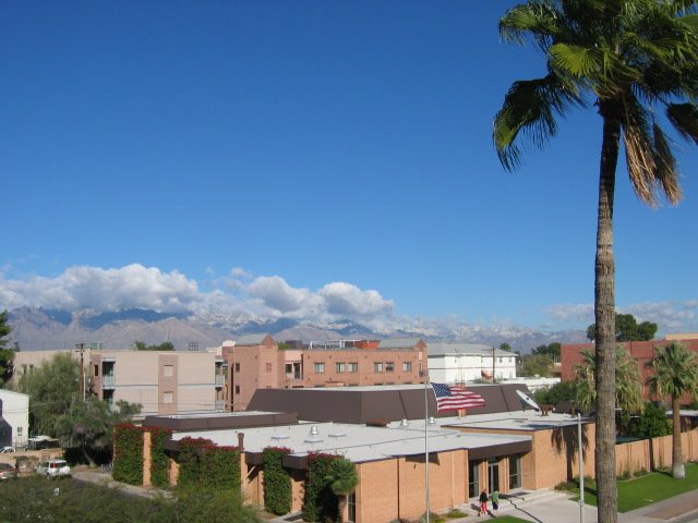 Santa Catalinas with snow from UA, Тусон