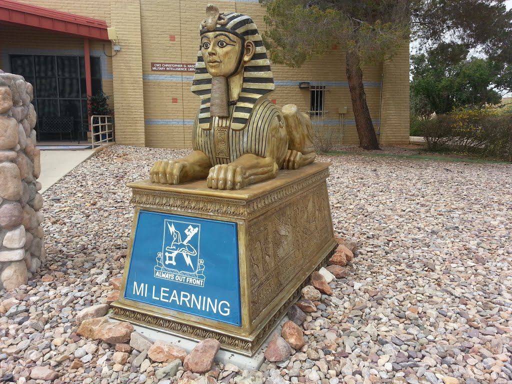 Ft Huachuca Military Intelligence Library Statue, Форт-Хуачука