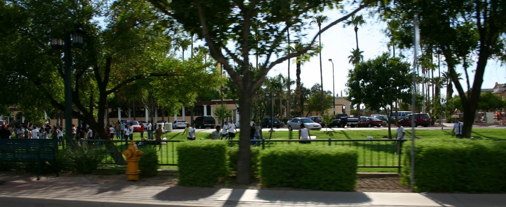 Park in Chandler center, Looking West, Summer 2007, Чандлер