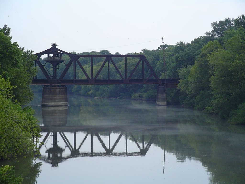 Judsonia railroad bridge from vehicle traffic bridge, Брадфорд