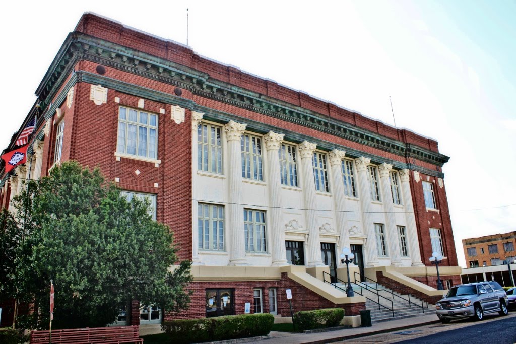 Phillips County Courthouse - Built 1914 - Helena, AR, Вест Хелена