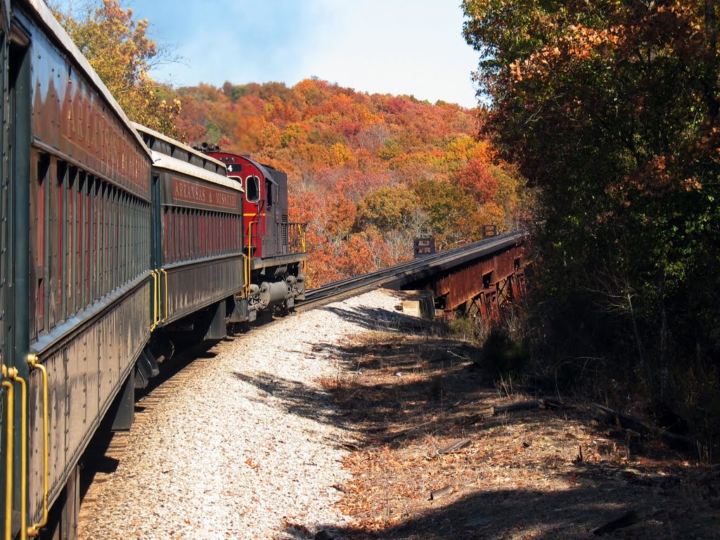 Arkansas & Missouri Fall Foliage Train Ride from Van Buren to Springdale, Киблер