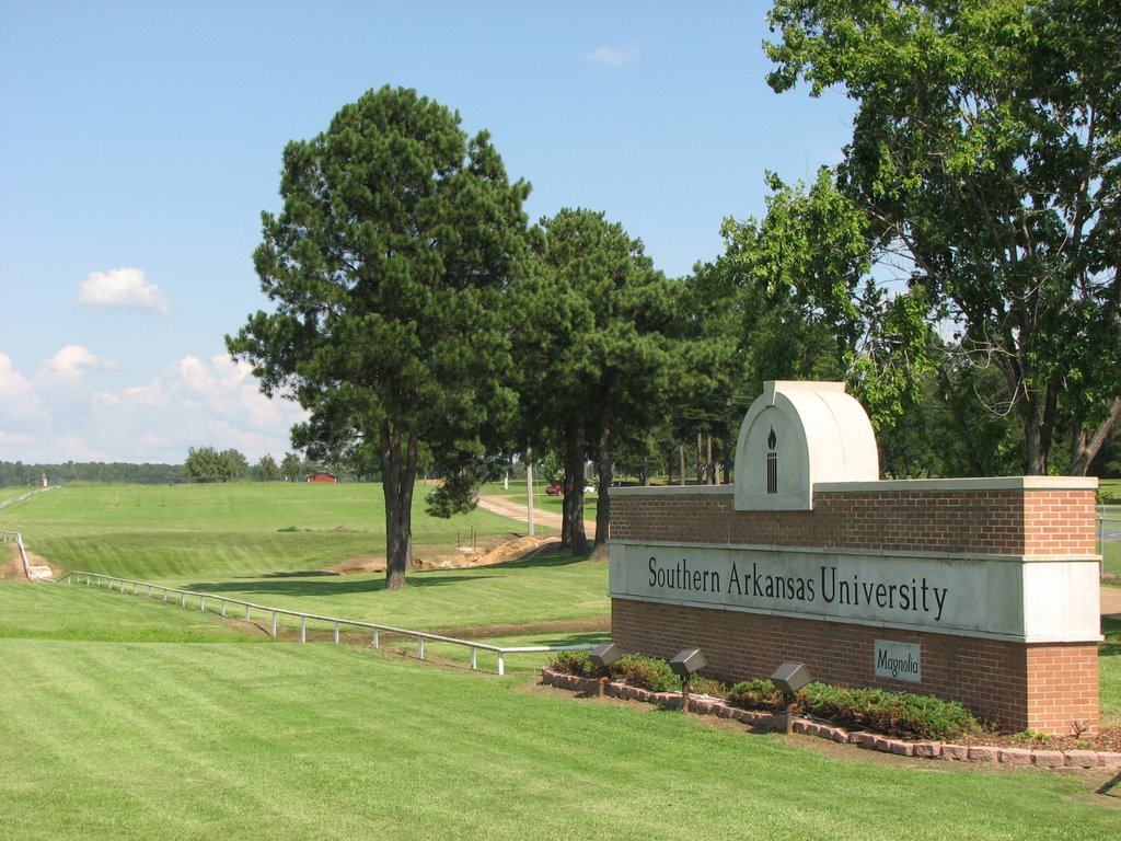 Southern Arkansas University, Мак-Нейл