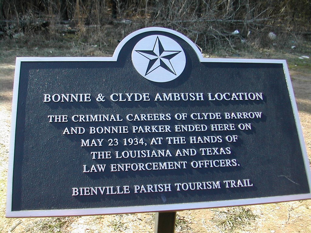 Bonnie and Clyde ambush site, 8 miles south of Gibsland La, Смаковер