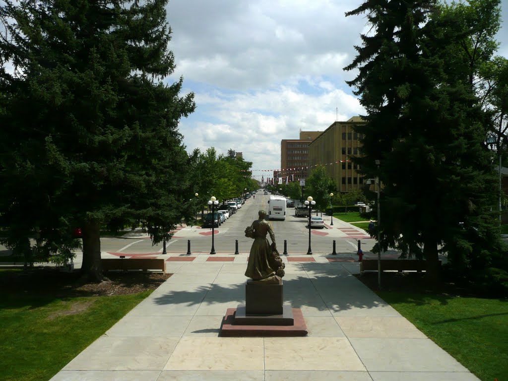 Viewing south-south-easterly from the steps of the Wyoming State Capitol Building at Capitol Ave. from its intersection with W. 24th St. Cheyenne, Wyoming, Шайенн