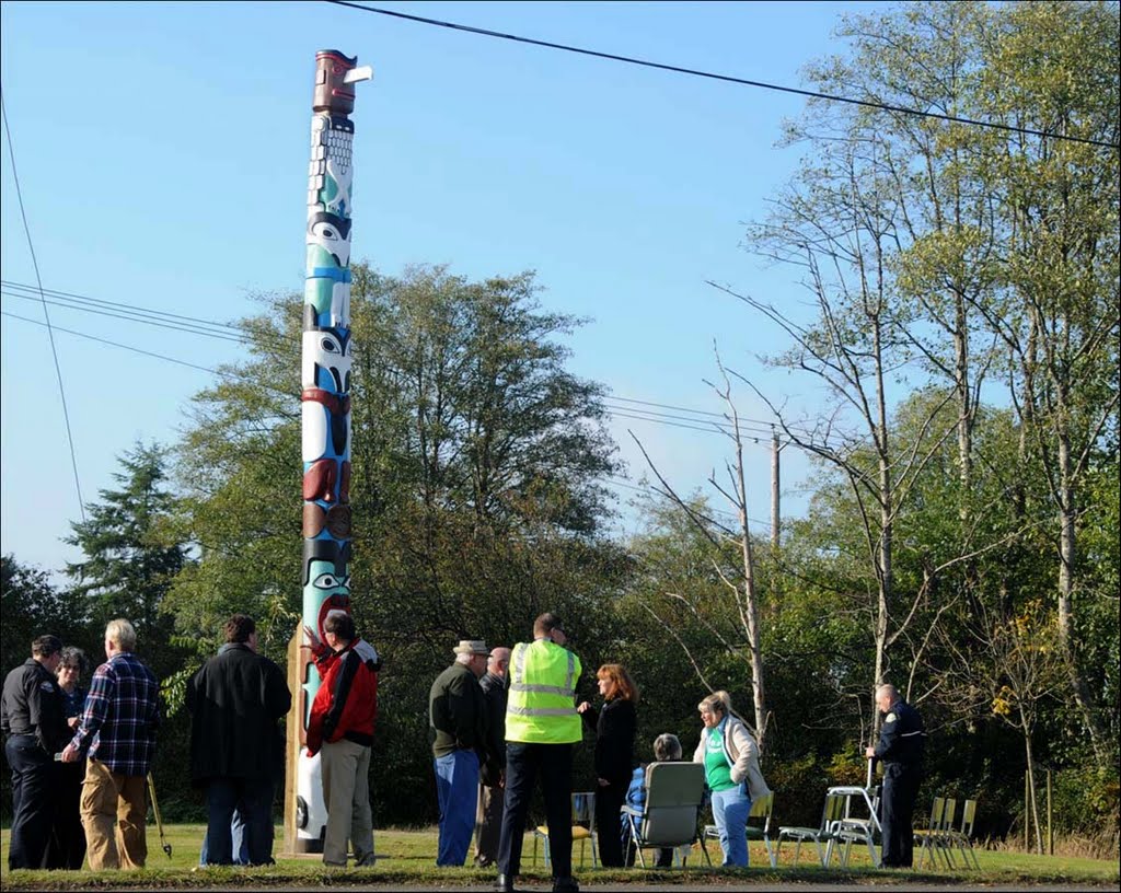 Refurbished totem pole - 201110LJW, Абердин