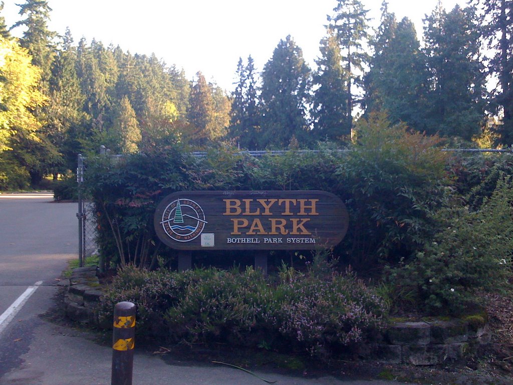 Entrance to Blyth Park, Ботелл