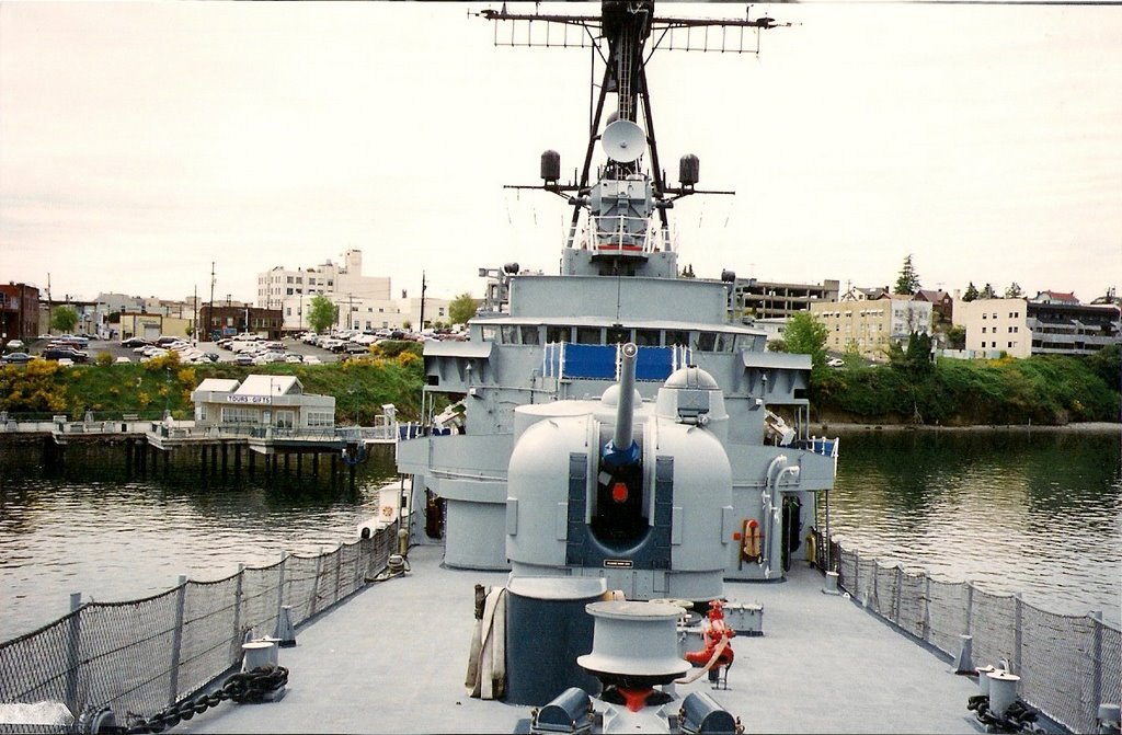 Front deck gun on DD-951, Бремертон