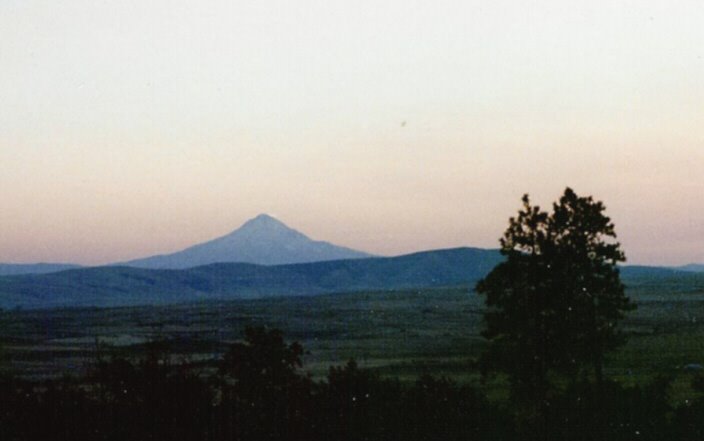Mt Hood at sunset from Goldendale Observatory, Голдендейл