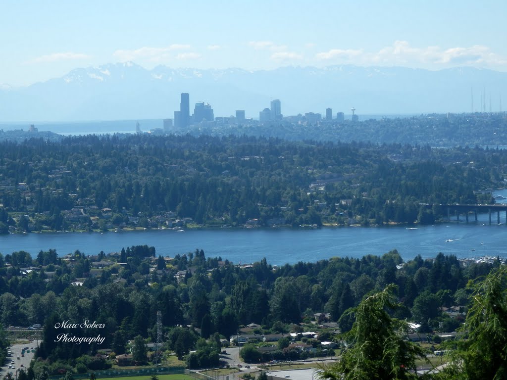Seattle skyline and Olympic Peninsula from Bellevue, Истгейт