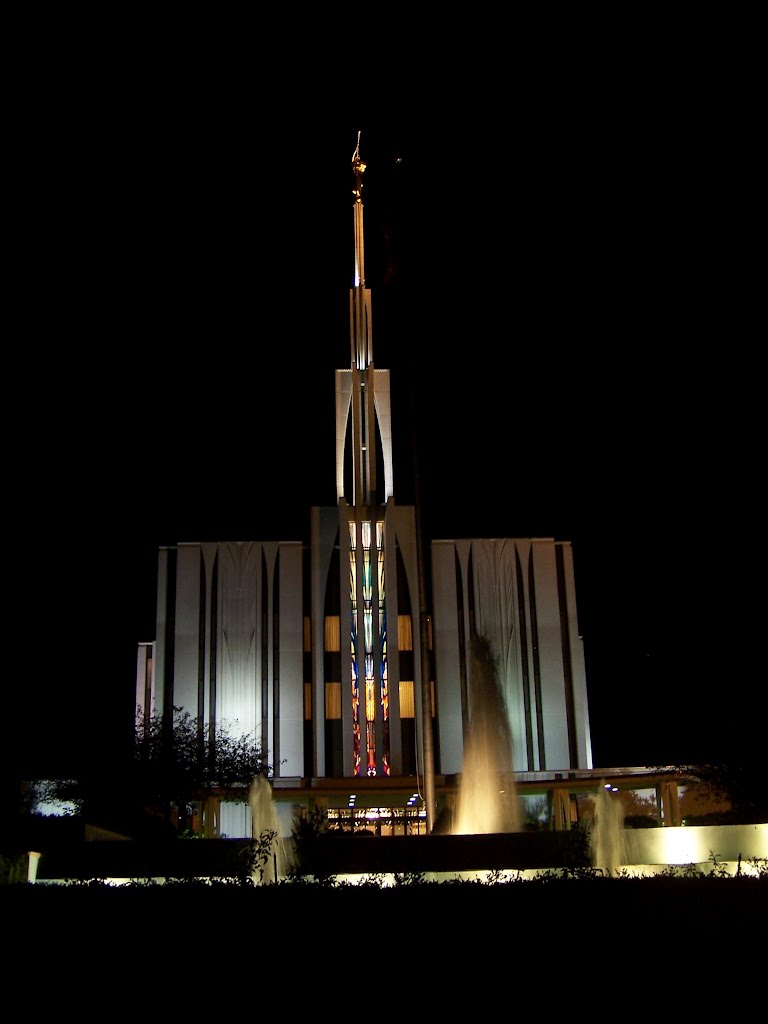 Seattle LDS Temple at Night, Истгейт