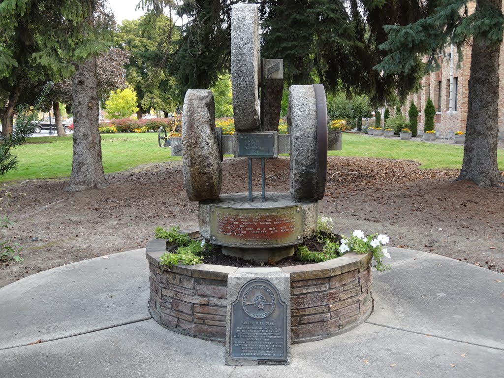 Arden Grist Mill Stones, Stevens County Courthouse Lawn, Colville, WA, Колвилл