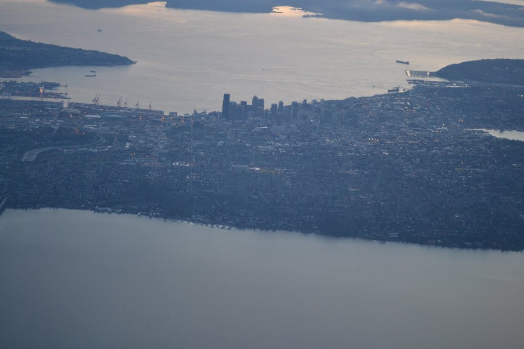Seattle from Plane, Медина