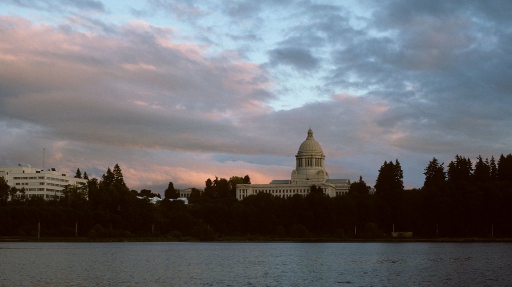 Washington Legislative Building and Capital Lake - 198906LJW, Олимпия