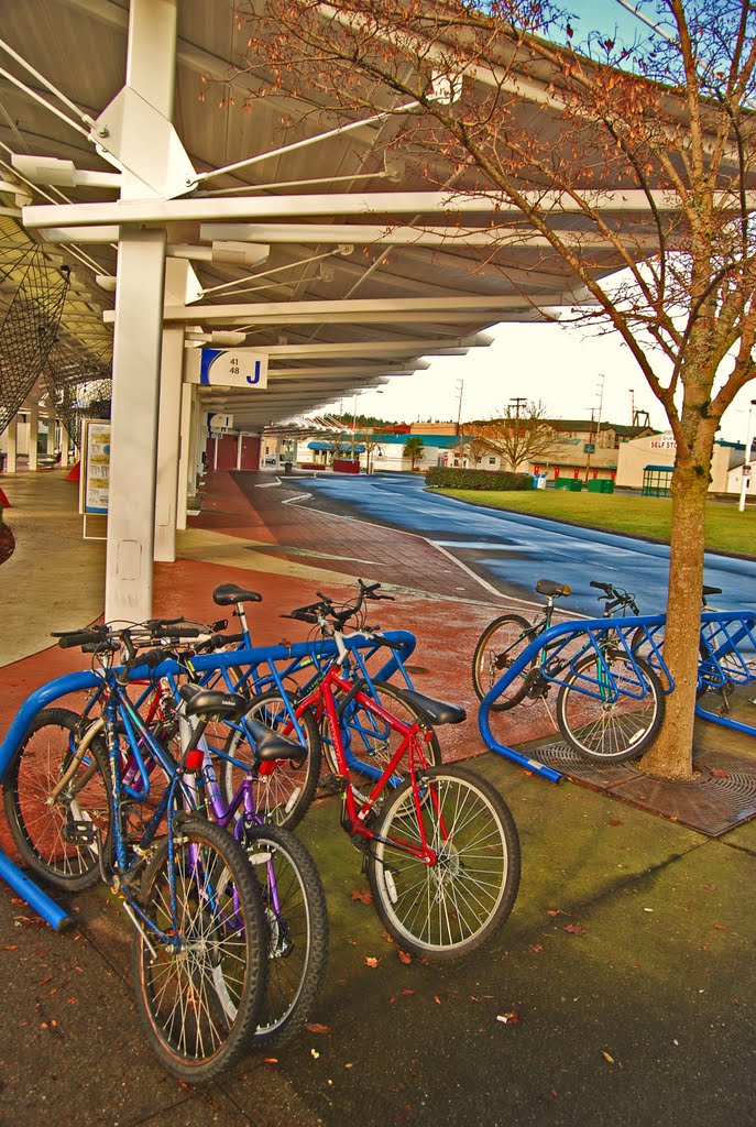 Transit Center, Olympia.  Bicycles provide bus riders with local transportation., Олимпия