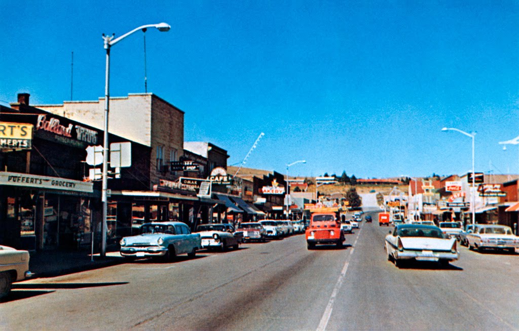 Main Street in Omak, Washington, Омак