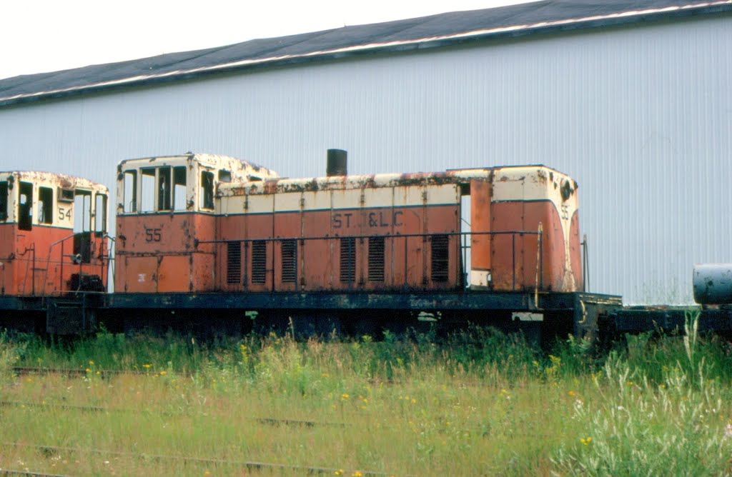 St. Johnsbury & Lamoille County Railroad GE 70 Ton Locomotive No. 55 at Montpelier, VT, Ривертон