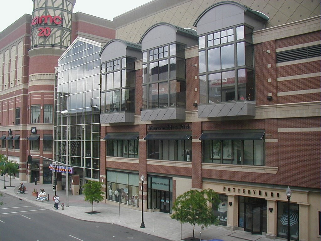 A big, old shopping mall in the heart of Spokane, Спокан