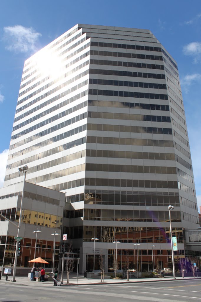 Bank of America Financial Center and Hot Dog Vendor - Spokane, Спокан