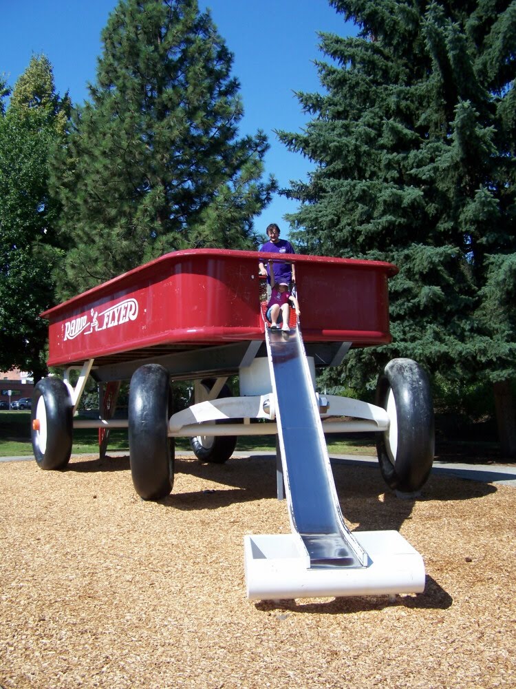 Radio Flyer Red Wagon Slide aka The Childhood Express Sculpture, Спокан