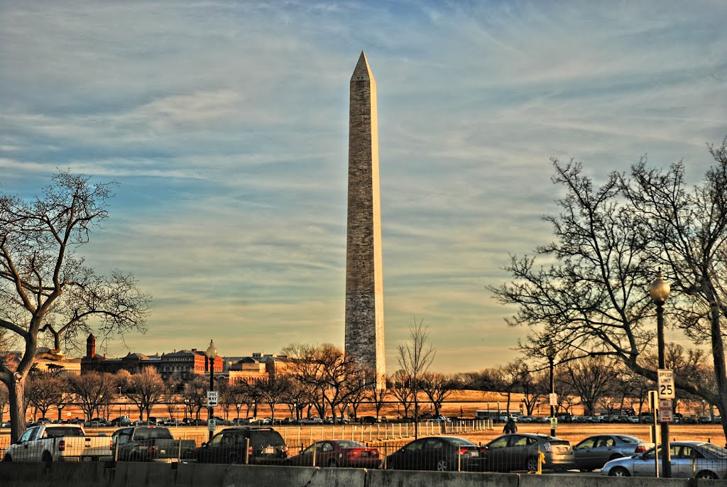 Washington Monument, Томпсон-Плэйс