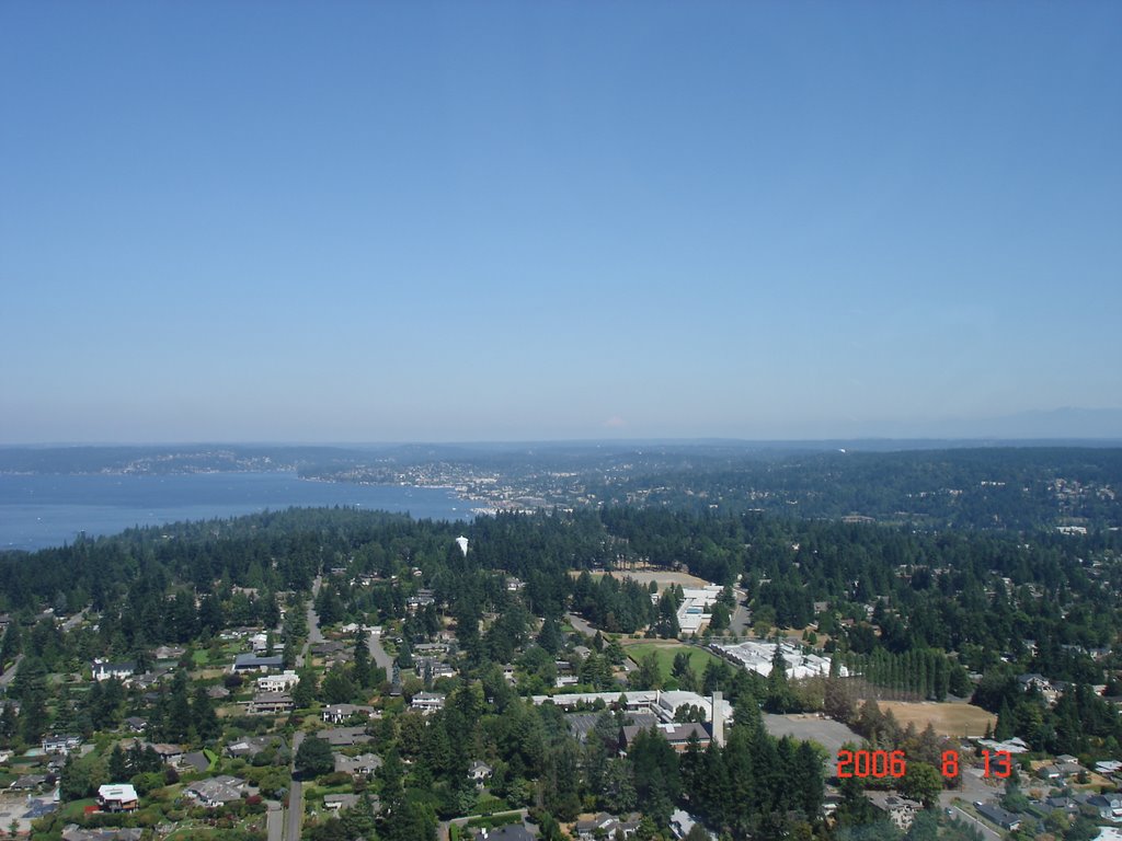 From a Helocopter looking N over Clyde Hill, Lake Washington, Хантс-Пойнт