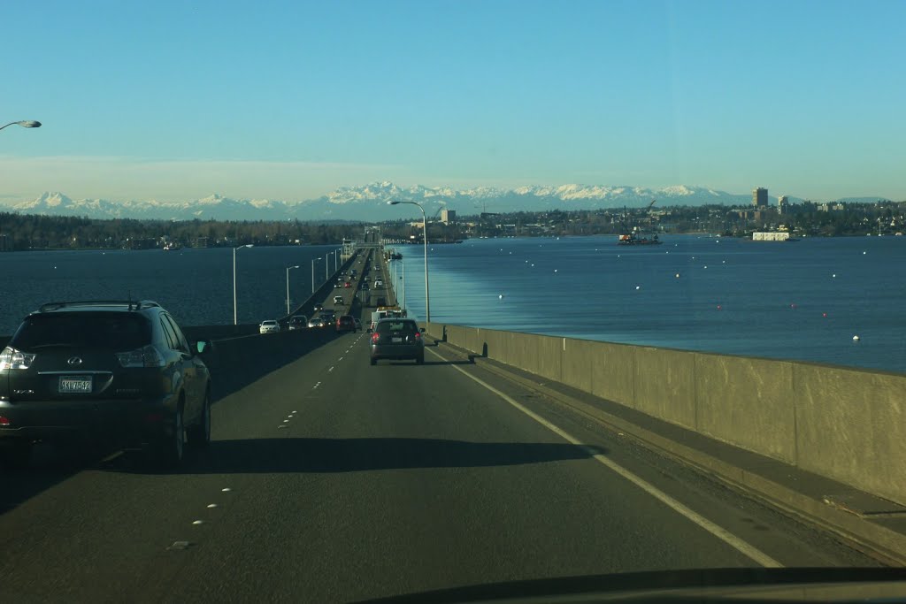 SR 520 bridge across Lake Washington, Хантс-Пойнт