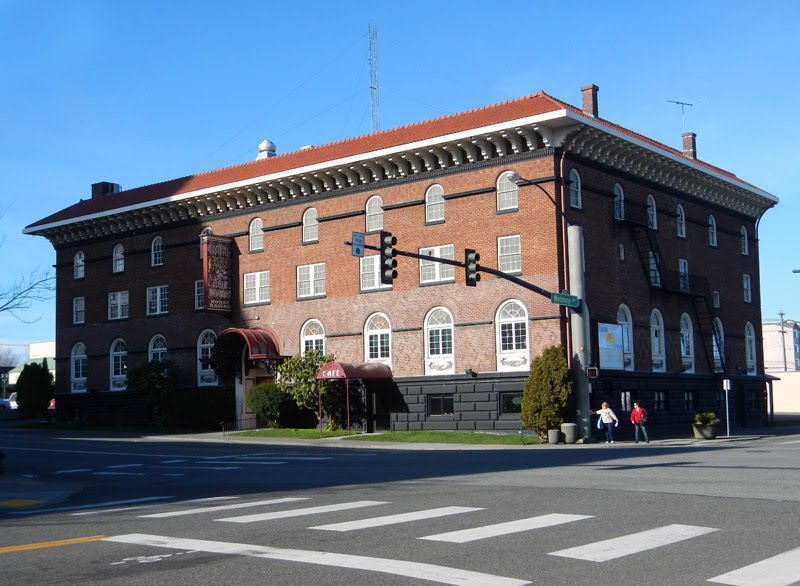 Community Center & War Memorial Building (1921) - 1611 Everett Ave. Everett, WA, Эверетт