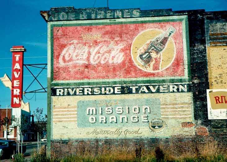 Joe & Irenes Riverside Tavern, Hewitt & Maple St. Everett, WA 1977, Эверетт