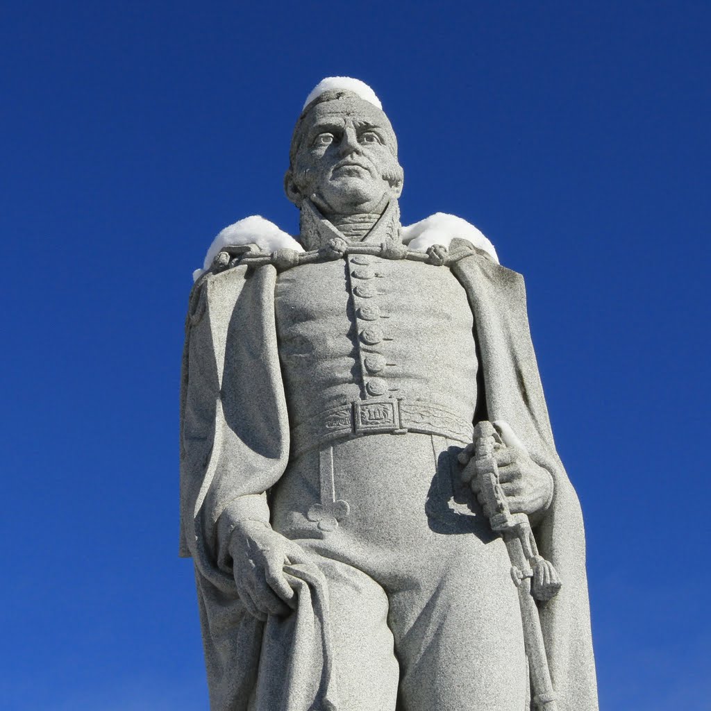 Snow sits on the shoulders and head of the statue of Norwich University founder Alden Partridge., Миддлбури