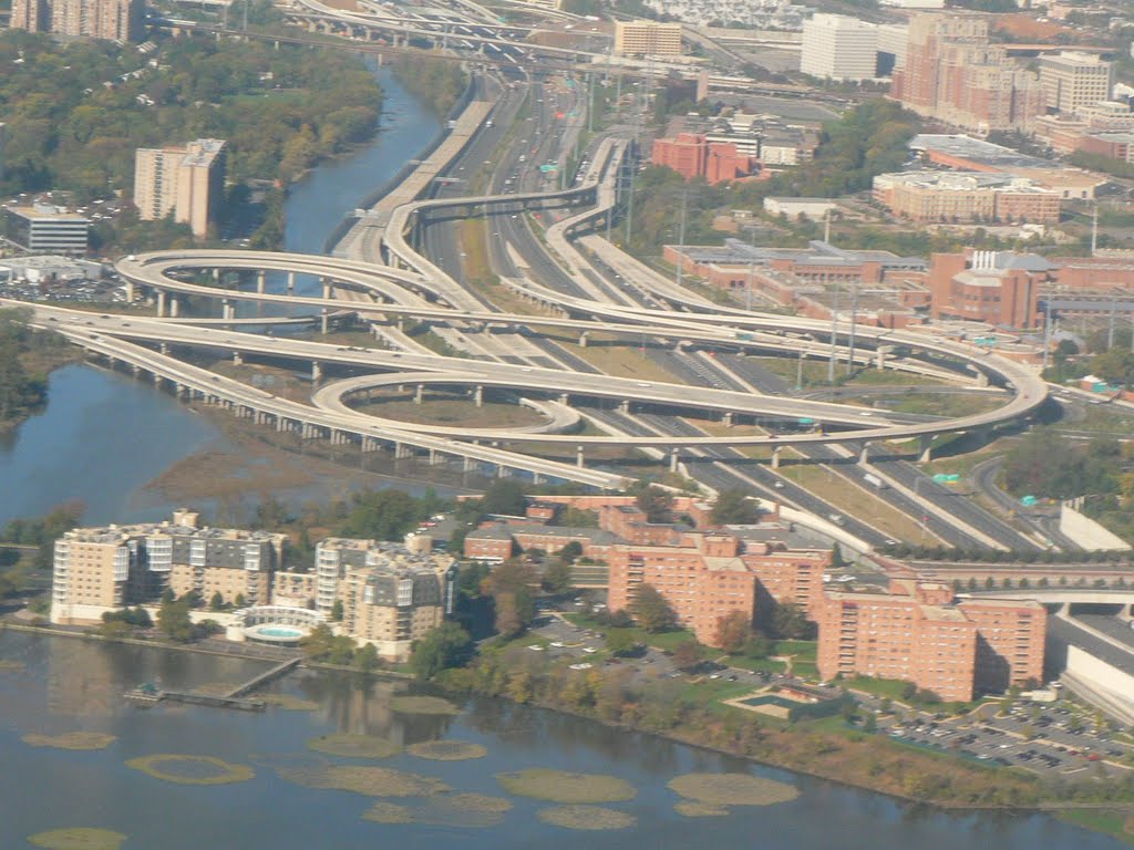 Intersecting highways (by Woodrow Wilson Bridge, Washington, D.C.), Александрия