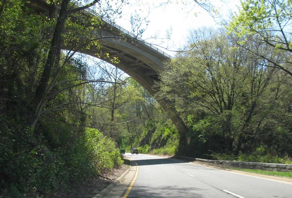 Spout Run Parkway at George Washington Memorial Parkway Overpass, Арлингтон