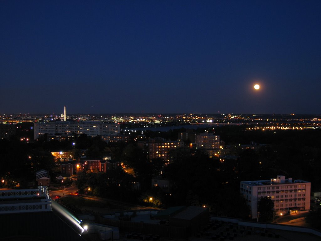 Full Moon Over DC (May 4, 04 at 8:34pm), Арлингтон
