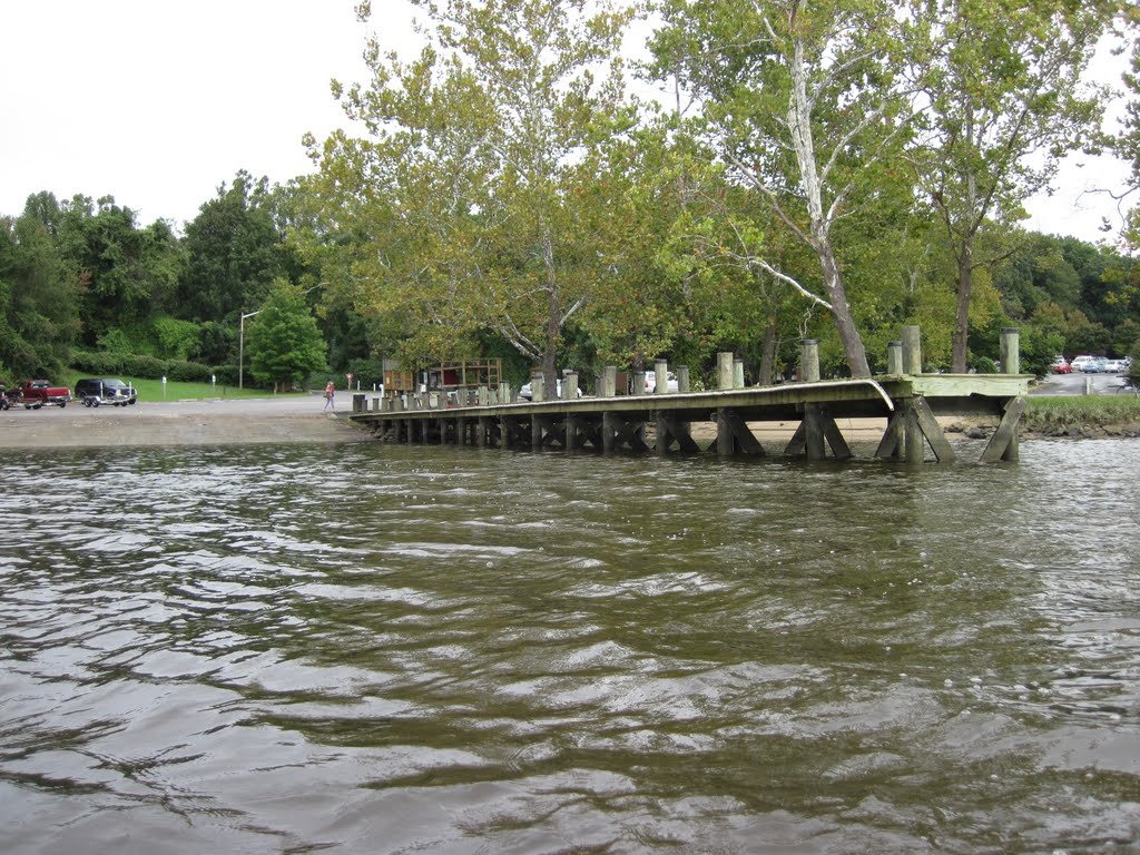 Occoquan regional park boat ramp from the river, Вудбридж