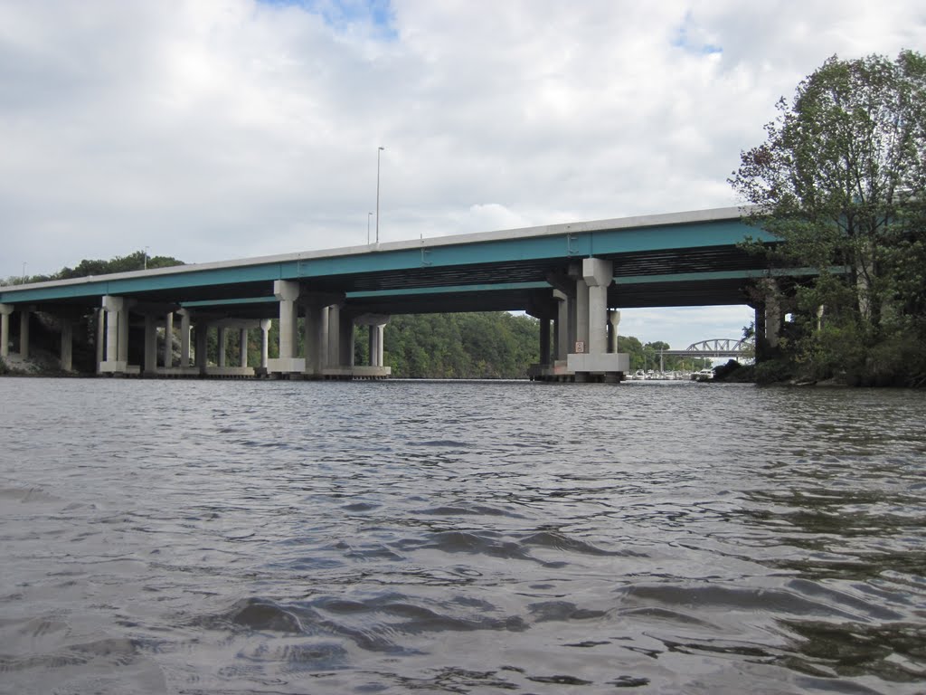 shot of I-95 bridge just up river from the crossing, Вудбридж