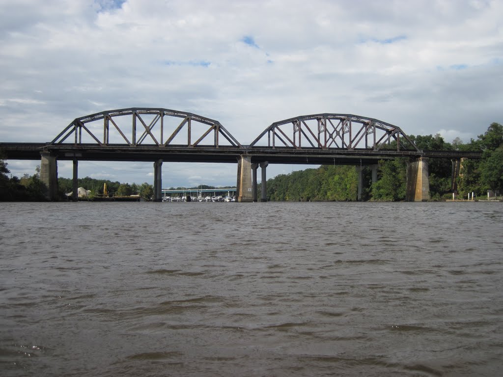 a shot of the train bridge from downriver, Вудбридж