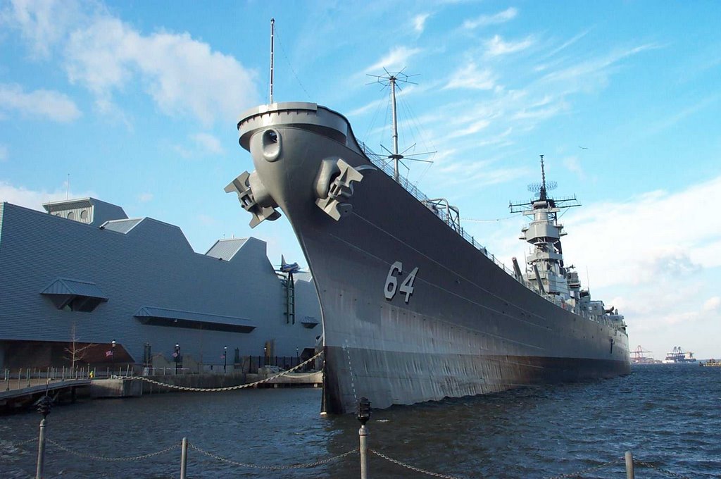 USS Wisconsin (BB-64) moored at Nauticus, Норфолк