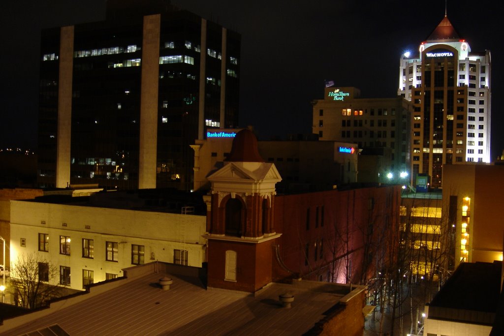 Roanoke at Night, Роанок