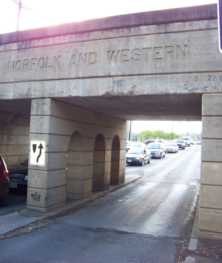Norfolk and Western train bridge, Роанок