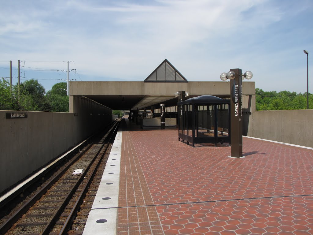 East Falls Church platform, Севен-Корнерс