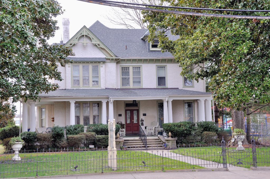 VIRGINIA: HAMPTON: classic houses: 232 South Armistead Avenue: Magnolia House, Хэмптон
