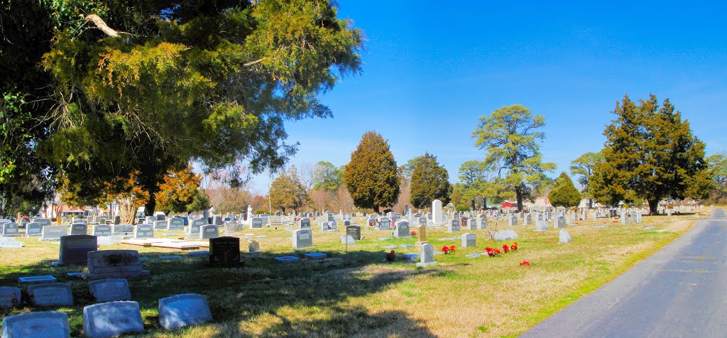 VIRGINIA: HAMPTON: Oakland Cemetery on East Pembroke Avenue panorama from the southeast corner, Хэмптон