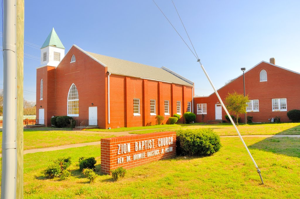VIRGINIA: HAMPTON: PHOEBUS: Zion Baptist Church (original), 125 West County Street and its road sign, Хэмптон