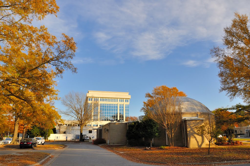 VIRGINIA: CITY OF CHESAPEAKE: City Hall, 306 Cedar Road, with Chesapeake Planetarium on right, Чесапик