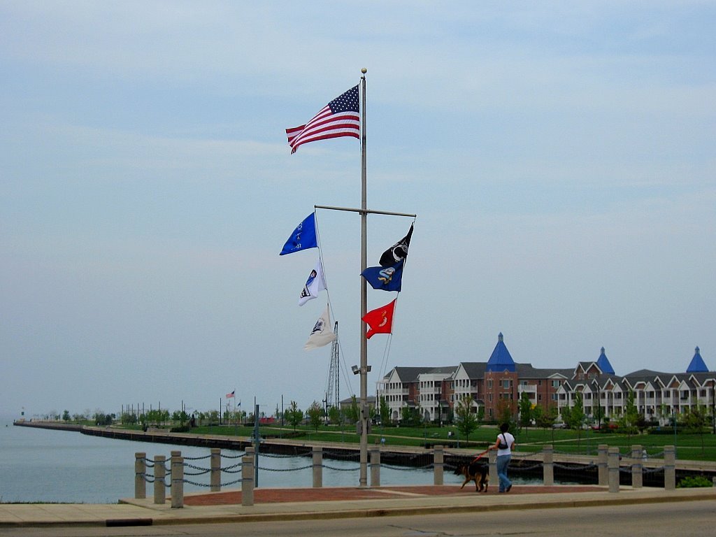 Flags at Kenosha Harbor, Кеноша