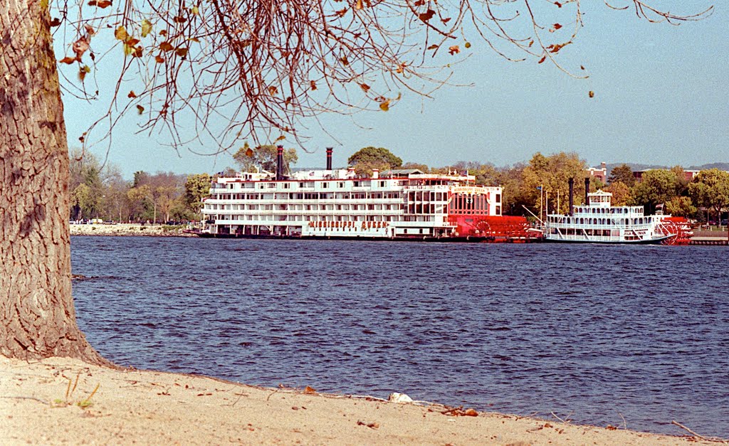 Mississippi Riverboats, Ла-Кросс