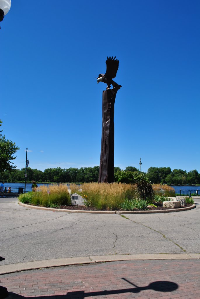 The Eagle Sculpture, Riverside Park, La Crosse, WI, Ла-Кросс