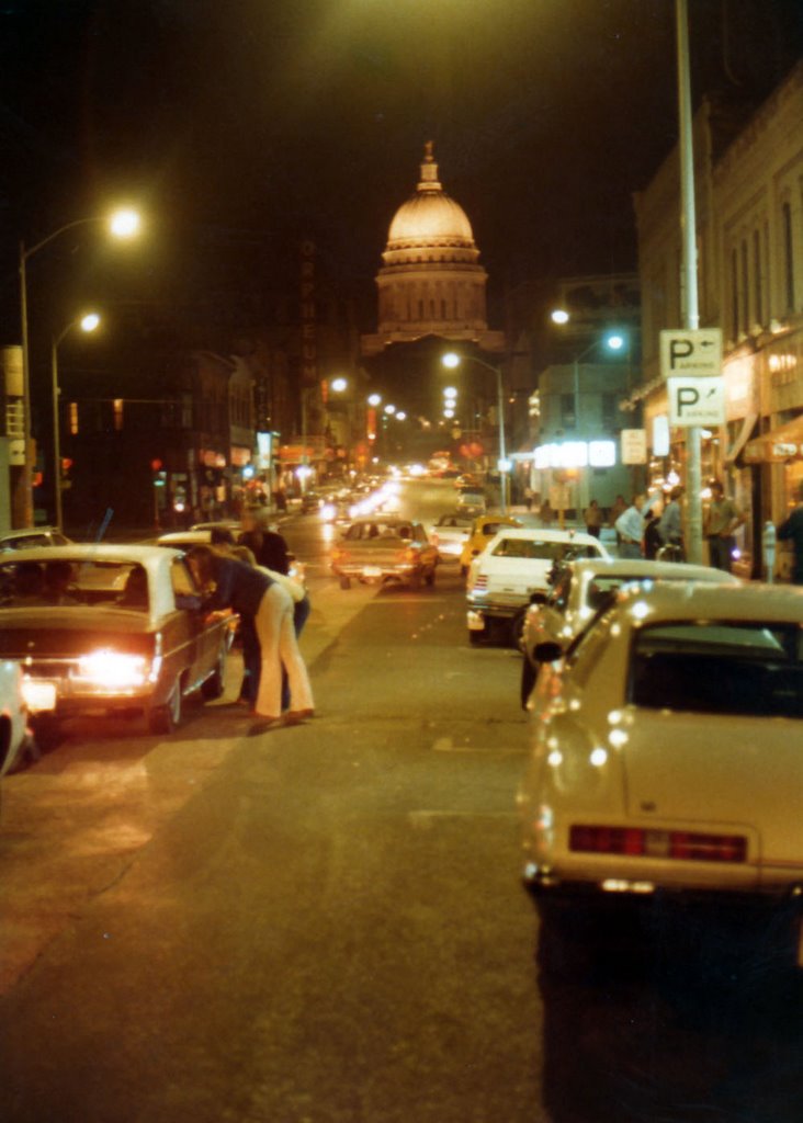 State Street at night in the late 70s, Мадисон