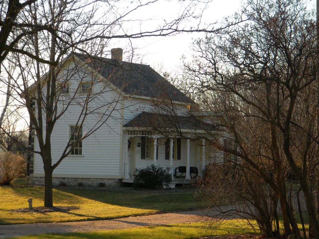 Koch House 1873, Меномони Фаллс